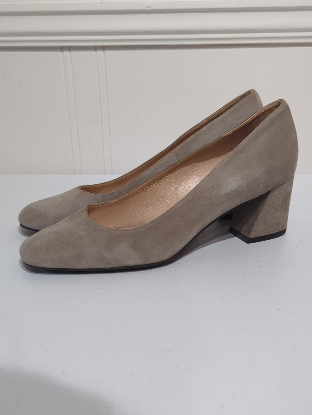 STUART WEITZMAN MARYMID SUEDE PUMP - size 7M